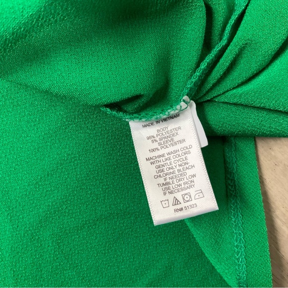 (Bin 27)  CeCe, puff sleeve w/ swiss dots, crewneck green blouse, Size L - Picture 4 of 5